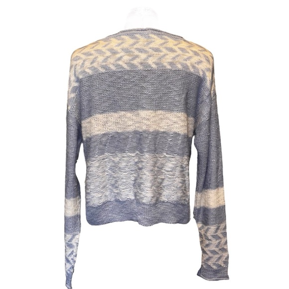 NYC Alliance | NWT Soft Blue & White Chevron Stripe Sweater | Size M - Picture 6 of 9